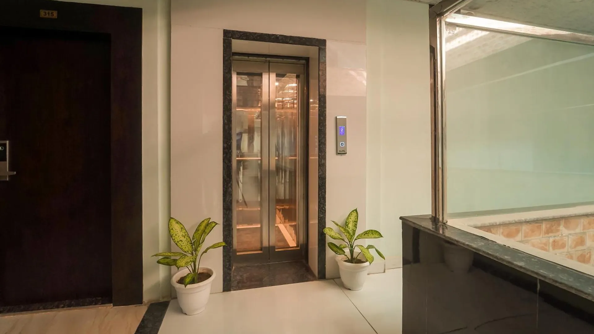 Hotel Roshan Varanasi